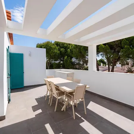 Villa 5 Min. Walk To The Beach אלבור