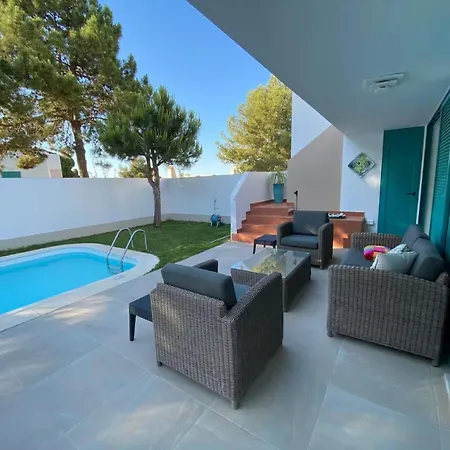 Villa 5 Min. Walk To The Beach וילה אלבור