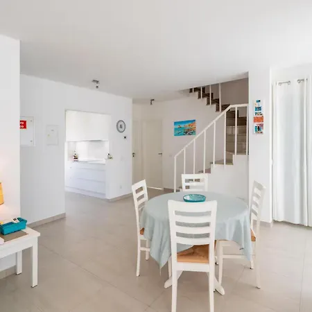 Villa 5 Min. Walk To The Beach *